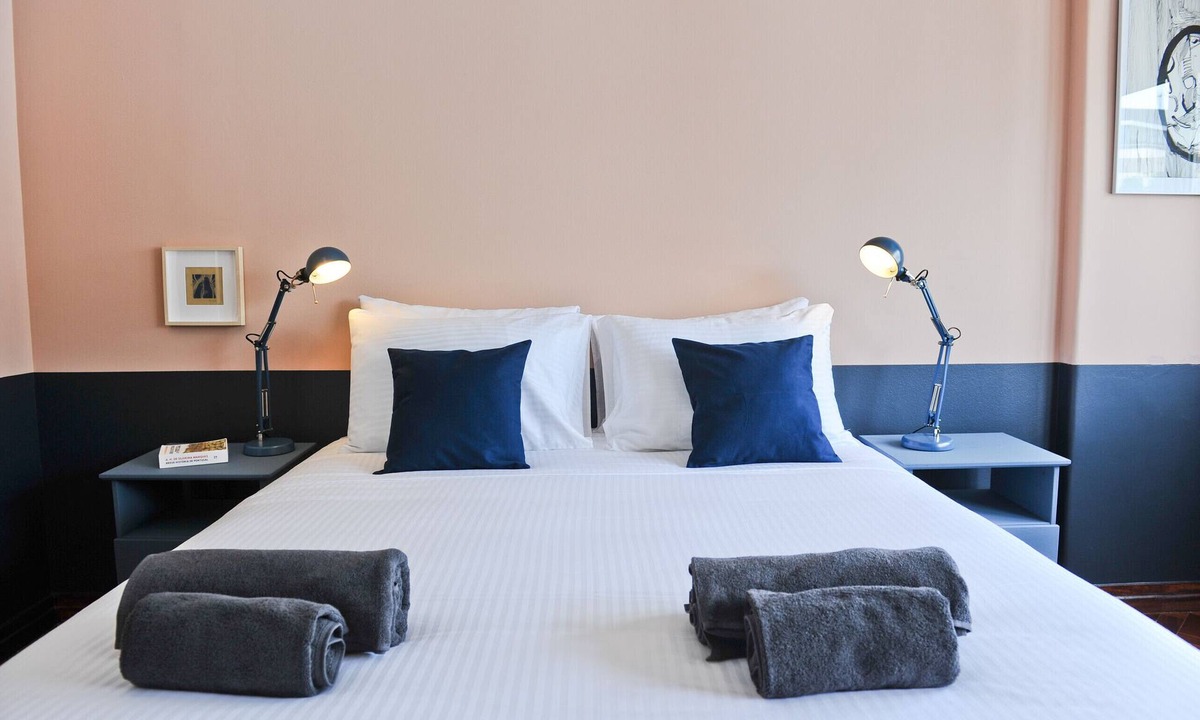Santo Antonio Apartment | Gin o'clock in Lisbon - by Misha's Place (3A)