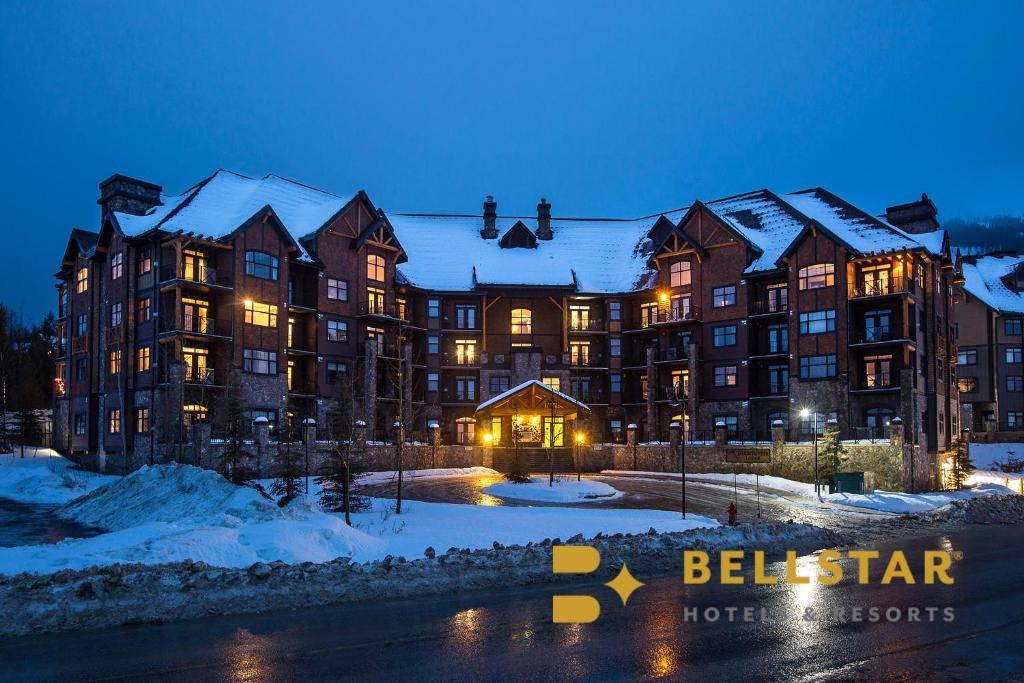 Golden Hotel | Glacier Mountaineer Lodge