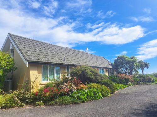 Brightwater House | Golden Hills Farm Cottage with Swimming Pool