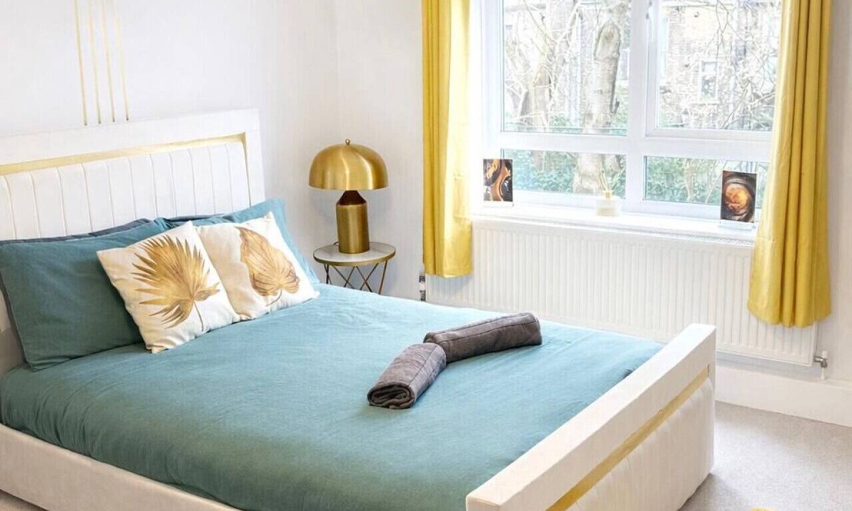 Islington Apartment | Golden North London luxury home