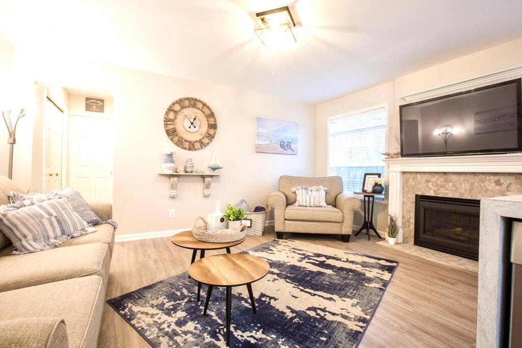 Victoria Apartment | Gorgeous 2 Bedroom Cottage by the City