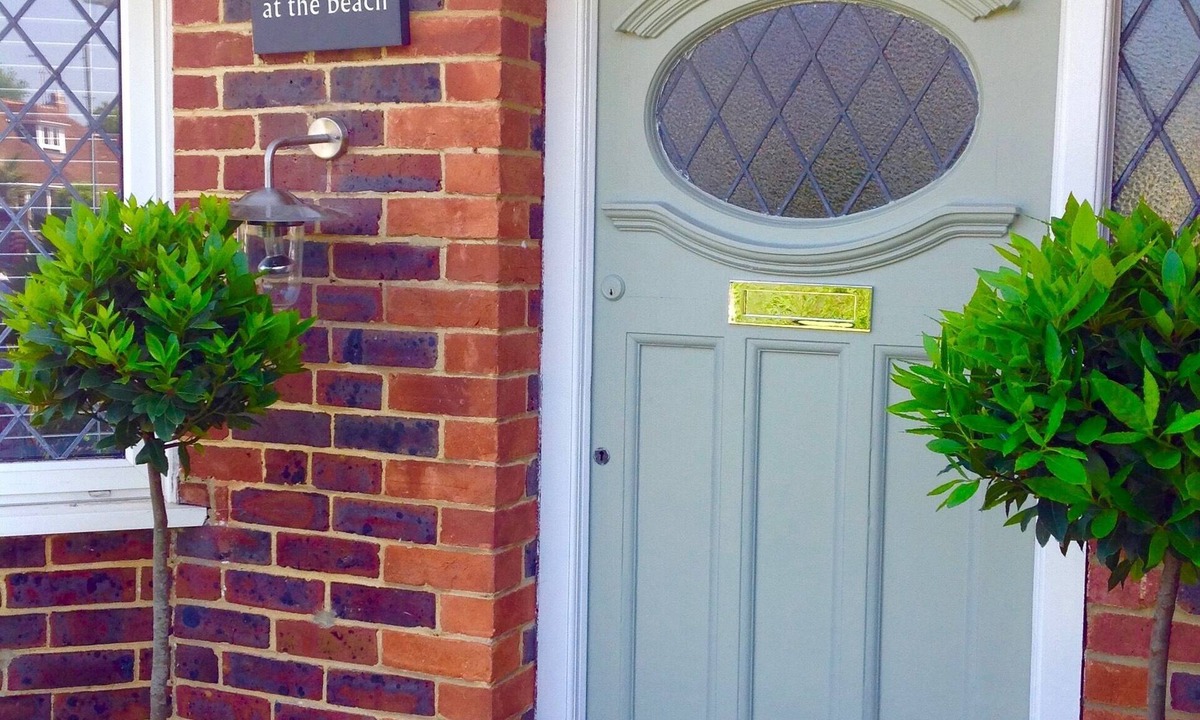 East Preston House | Gorgeous Designer Luxury Home, 2 Mins from Sea, Sleeps 6.