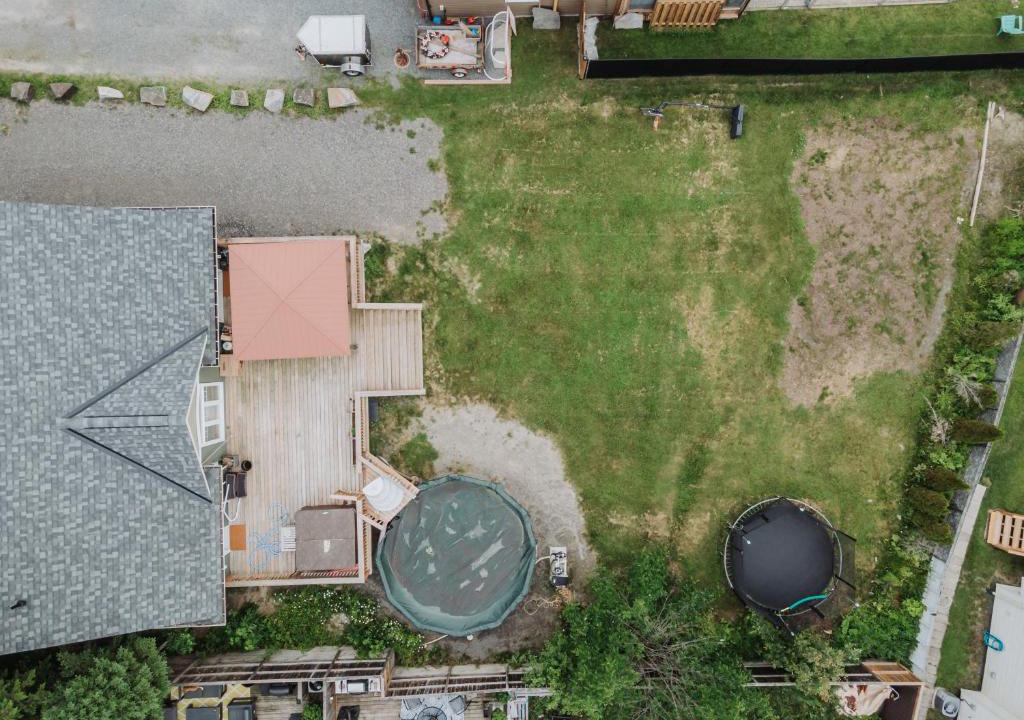 Huntsville House | Gorgeous Muskoka cottage with hot tub