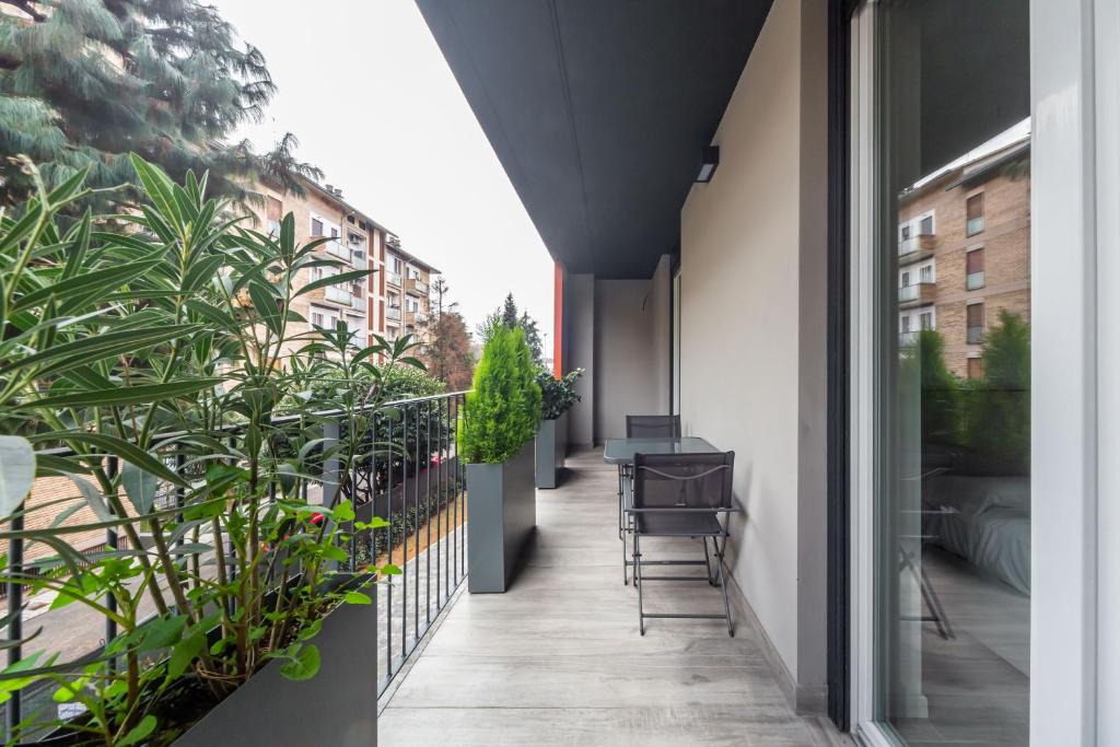 Rottole Apartment | GuestHost - Comfy APT with Private Parking & Balcony