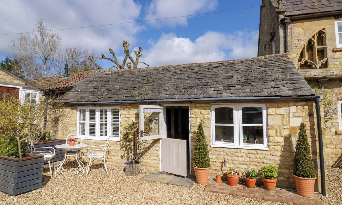 Greetham Cottage | HALLIDAY’S COTTAGES - THE COTTAGE, pet friendly in Cottingham
