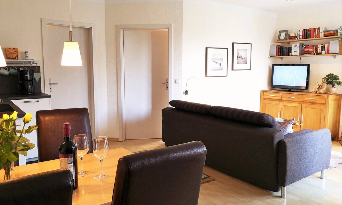 Kuehlungsborn Apartment | Haus Bernstein WE 4: bright and modern 2-room apartment with south-west facing balcony