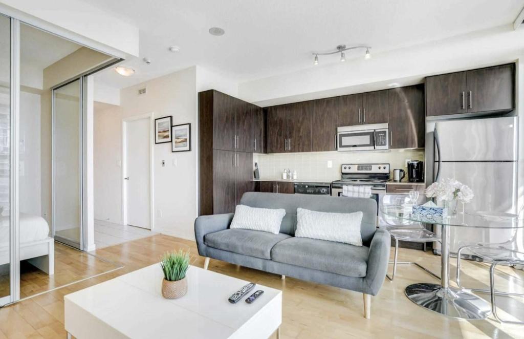 Downtown Toronto Apartment | Heart Of Downtown Condo Close To CN Tower