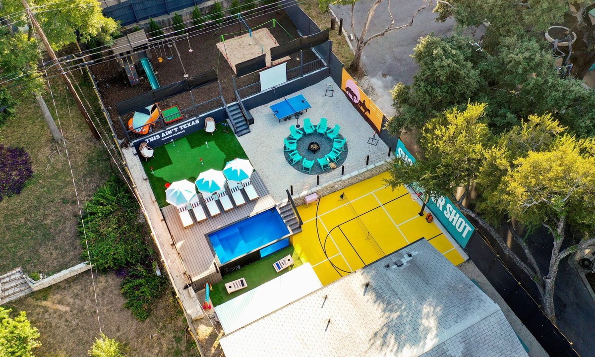 Dawson House | Heated Pool, B-ball, Golf, 3mi Downtown, Sleeps 18