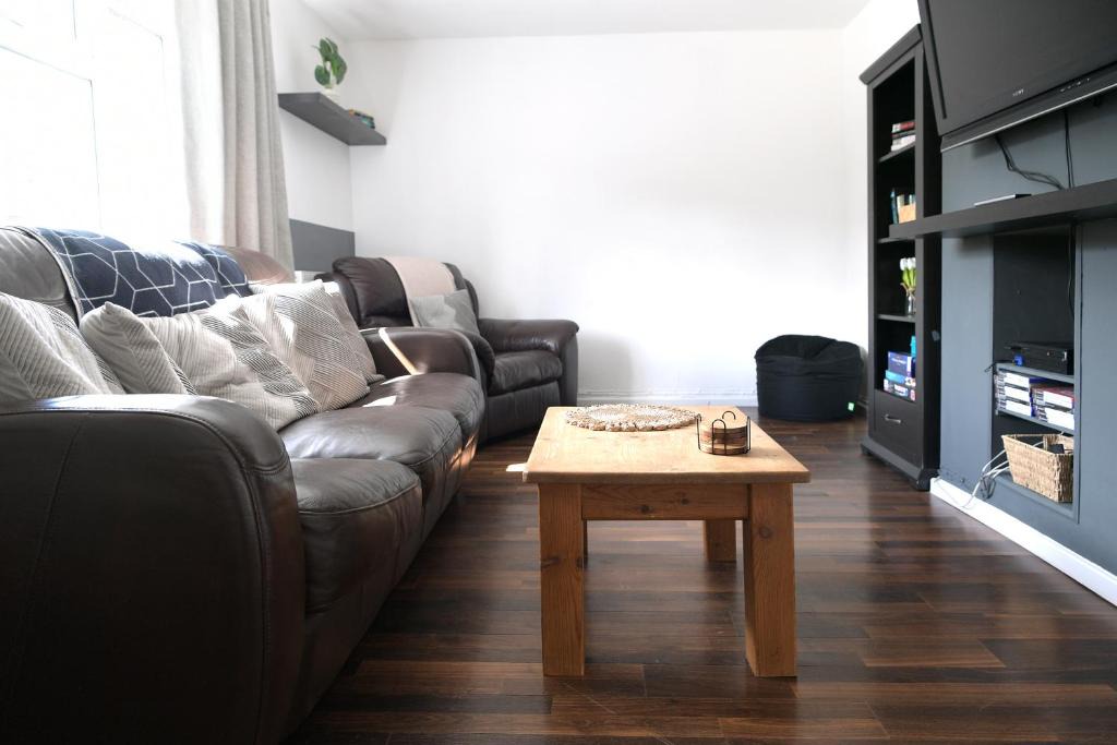 Loughborough House | Hermitage Plus, 3 x Bed Entire House in Loughborough