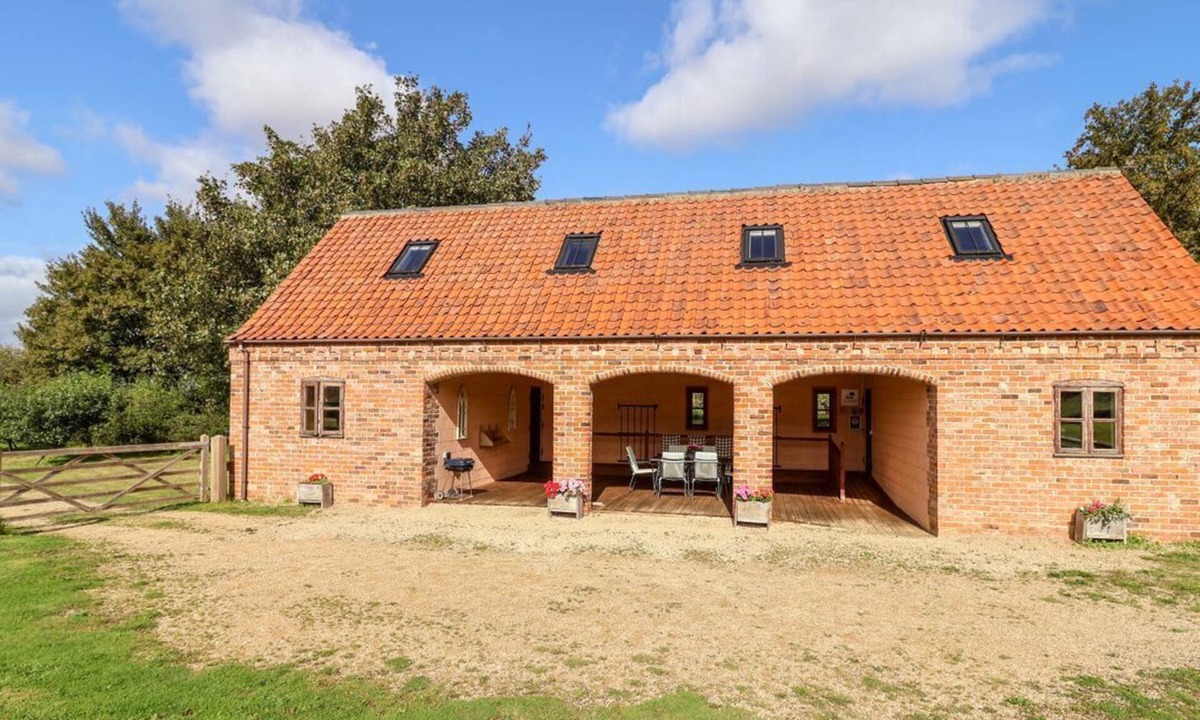Leadenham Cabin | Hilltop Barn rests in Welbourn