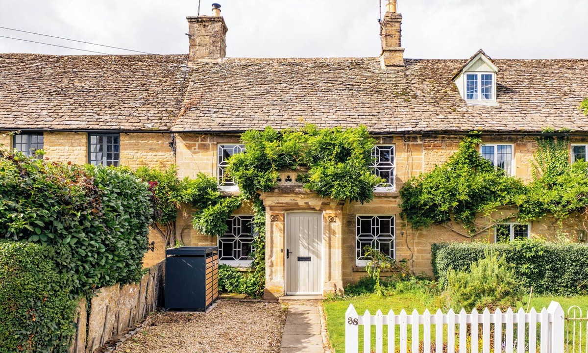 Milton-under-Wychwood House | Historic 3 BD Cottage in the Cotswolds