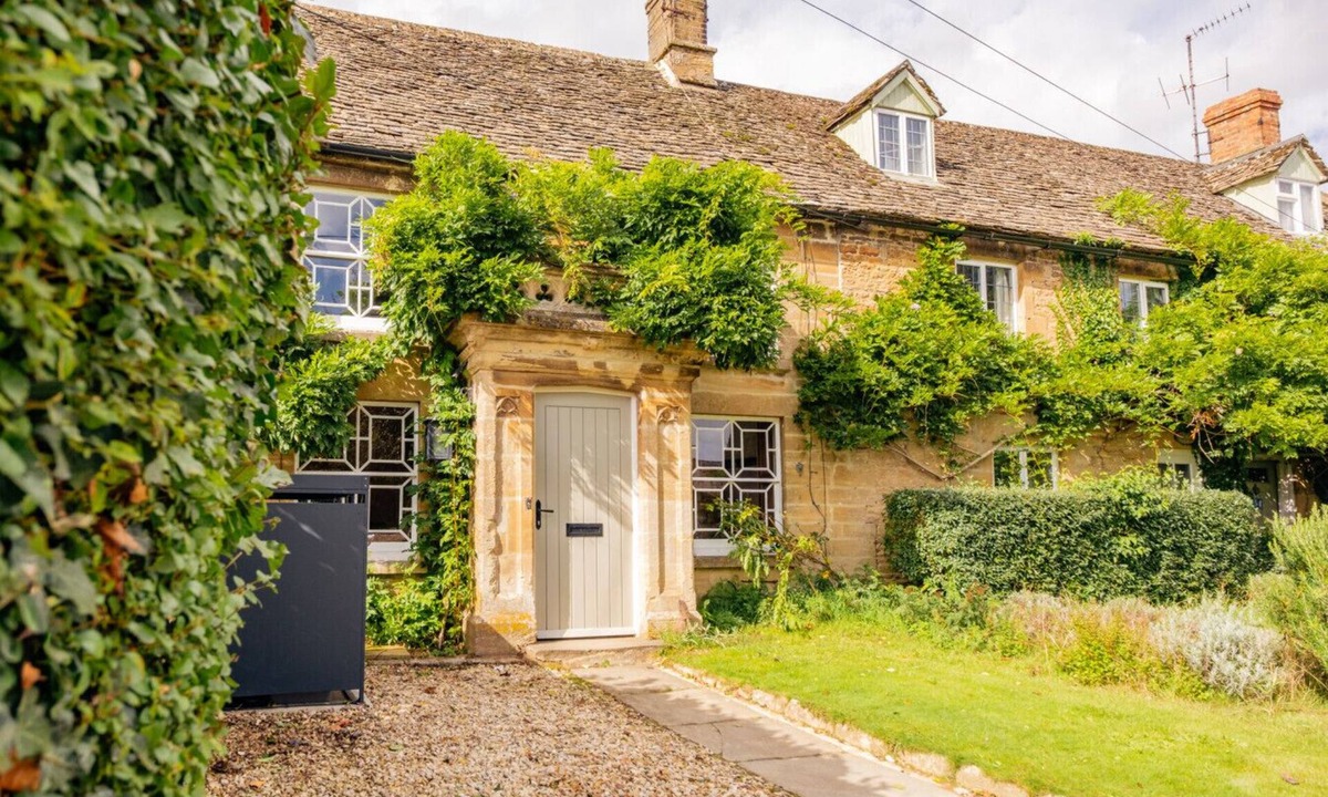 Milton-under-Wychwood Cottage | Historic 3 Bedroom Cottage in the Cotswolds