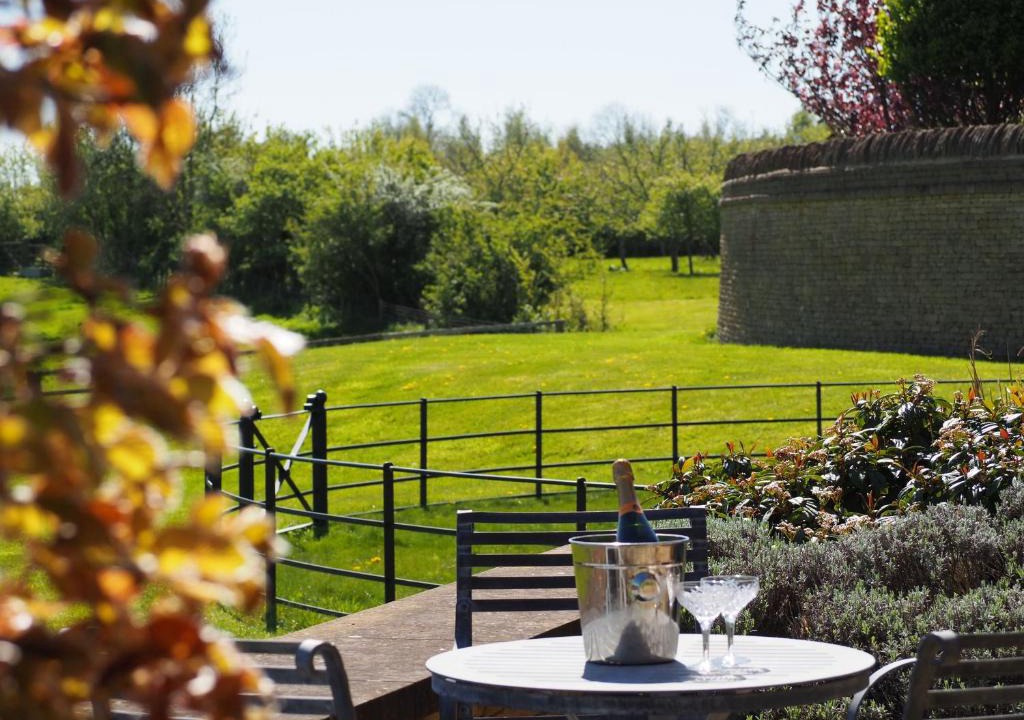Chipping Norton House | Hobbs Hole Cottage & Studio