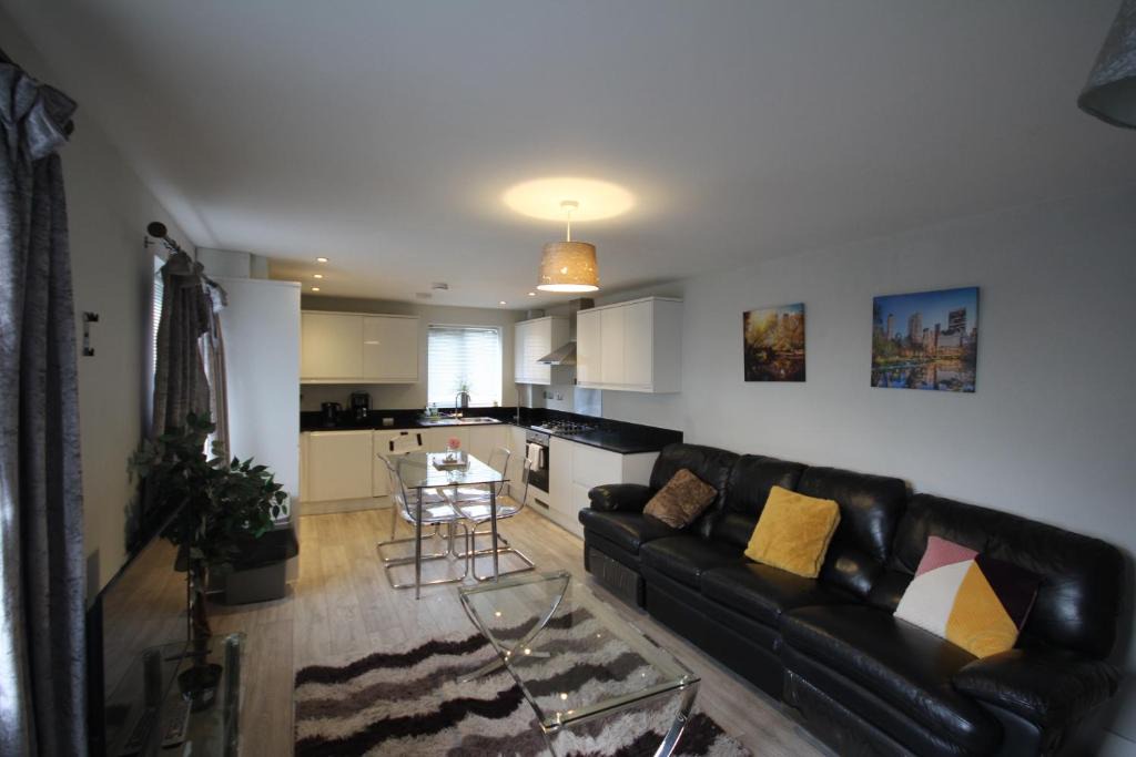 Yiewsley Apartment | Holden Court Apartments -Apt 4