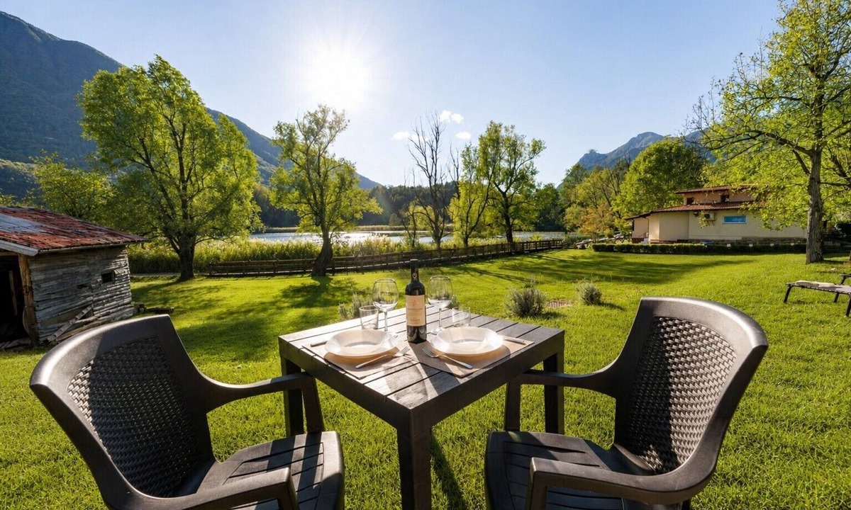 Carlazzo Apartment | Holiday Apartment "8" with Lake View, Shared Pool & Wi-Fi