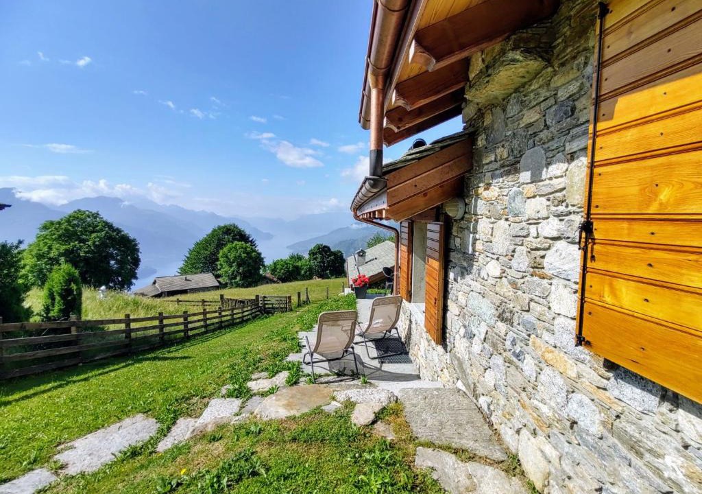 Peglio House | Holiday Home Il Nido d'Aquila - GRV635 by Interhome