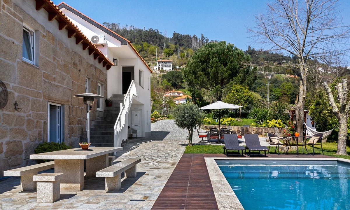 Pacos de Gaiolo House | Holiday Home 'Quinta do Rio Douro - Rural Tourism' with Mountain View, Pool and AC