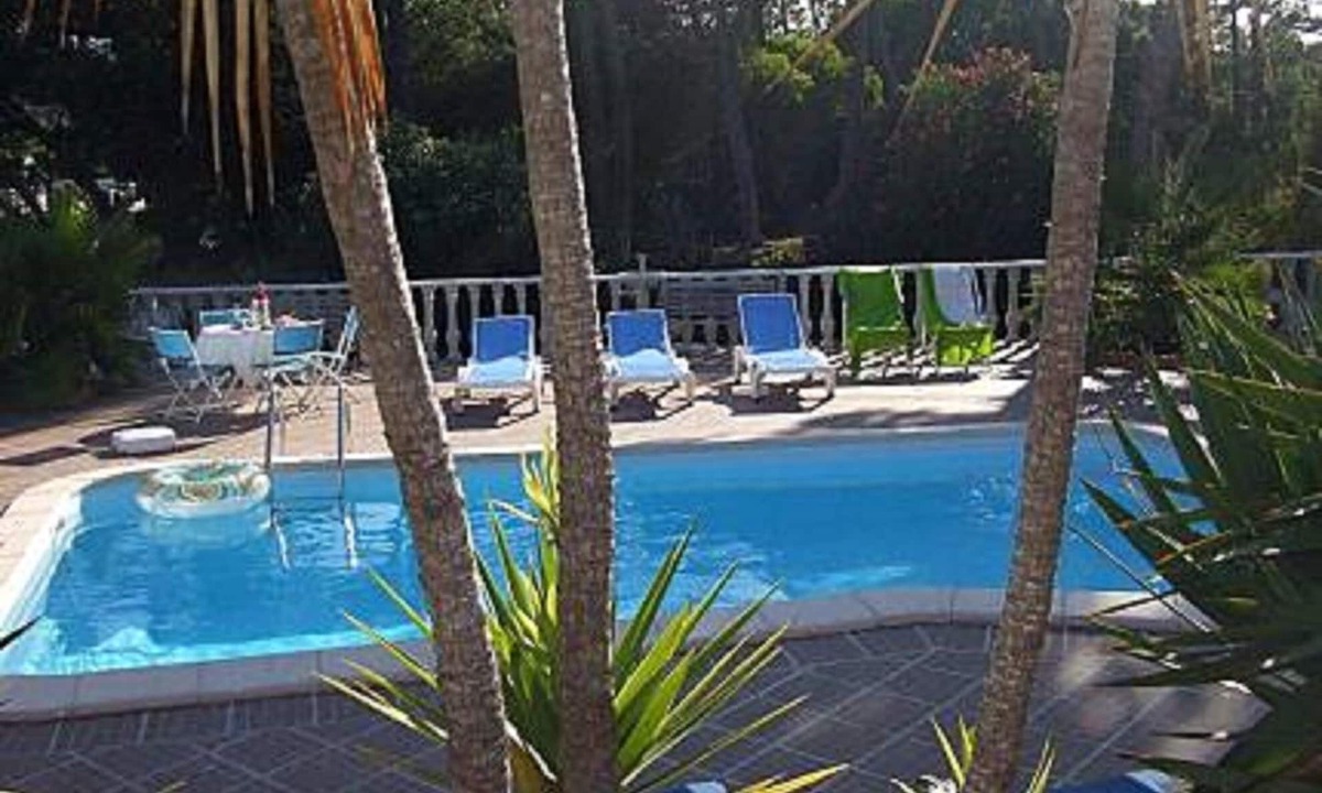 Praia das Macas Ski Chalet | Holiday home with garden, private heated pool, in Praia das Maçãs