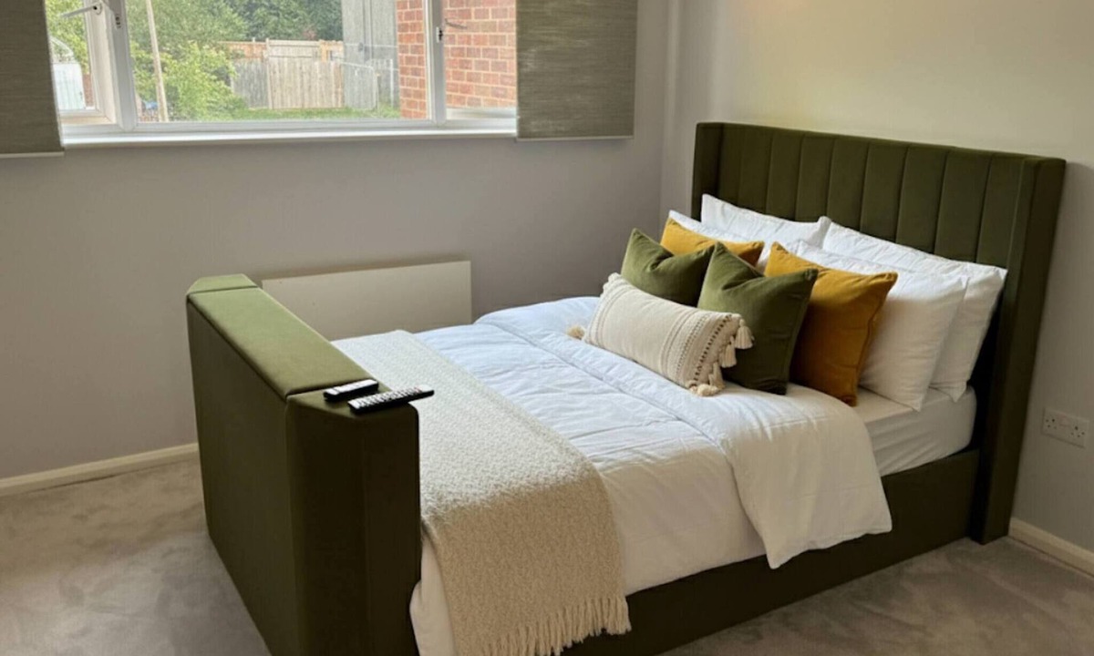 Bletchley House | Home in Milton Keynes