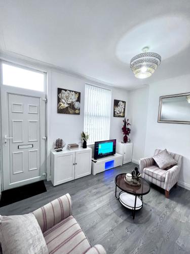 Sneinton Apartment | Homely Whittier Terrace 3 Bedroom House