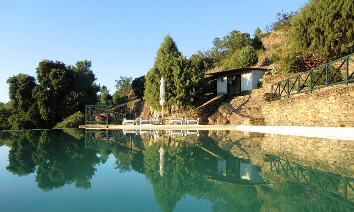 Torre de Moncorvo Villa | Homerez - Villa for 6 ppl. with shared pool and terrace at Torre de Moncorvo