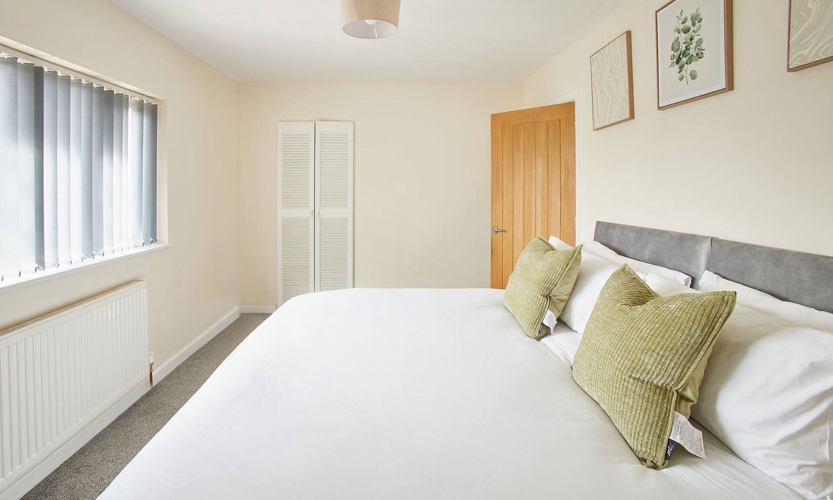 Bramcote Apartment | Host & Stay | Highwood Avenue