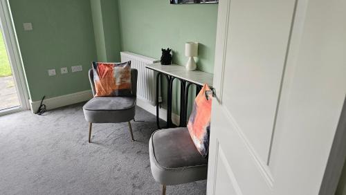 Geddington House | House Sleeps 8 with WiFi