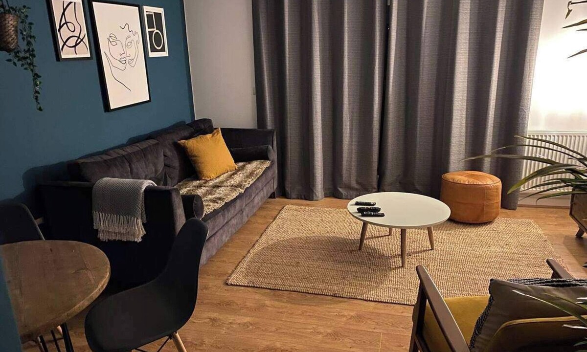 Giltbrook House | House-Sleeps3-Parking-Garden-PetFriendly
