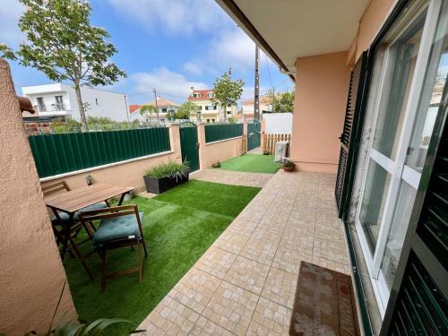 Carvoeira Apartment | Housing Floor with private yard