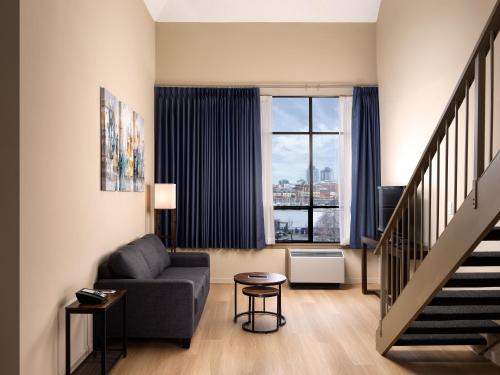 Huntingdon Manor Hotel | Inner Harbour