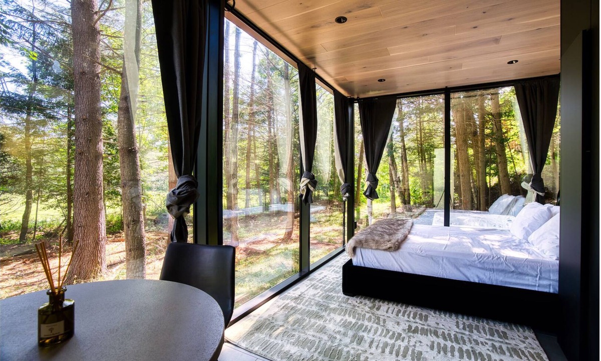 Windham Cabin | Iconic Glass Mirror Cabin · Forest View · Private Fire Pit · Catskills Hideaway