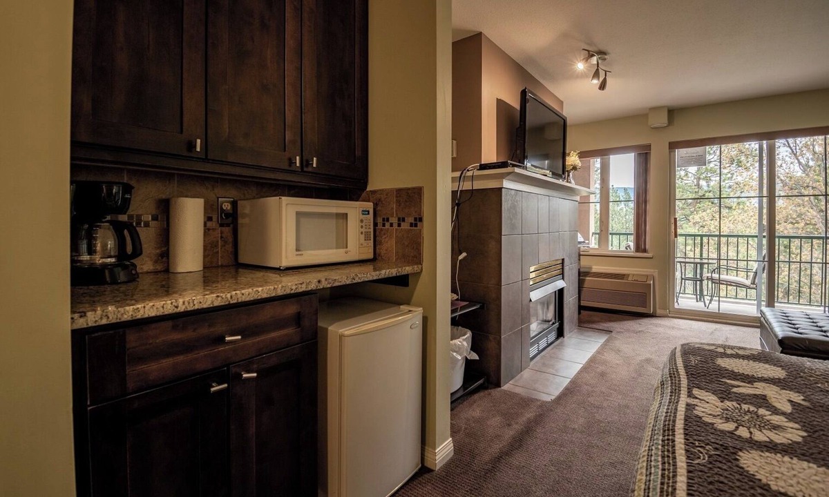 Quail Ridge Apartment | Ideal Studio Near The Airport! (203B)