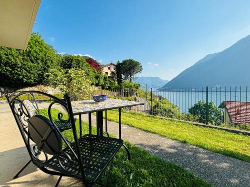 Nesso House | Incanto Nesso Parking and Lake View