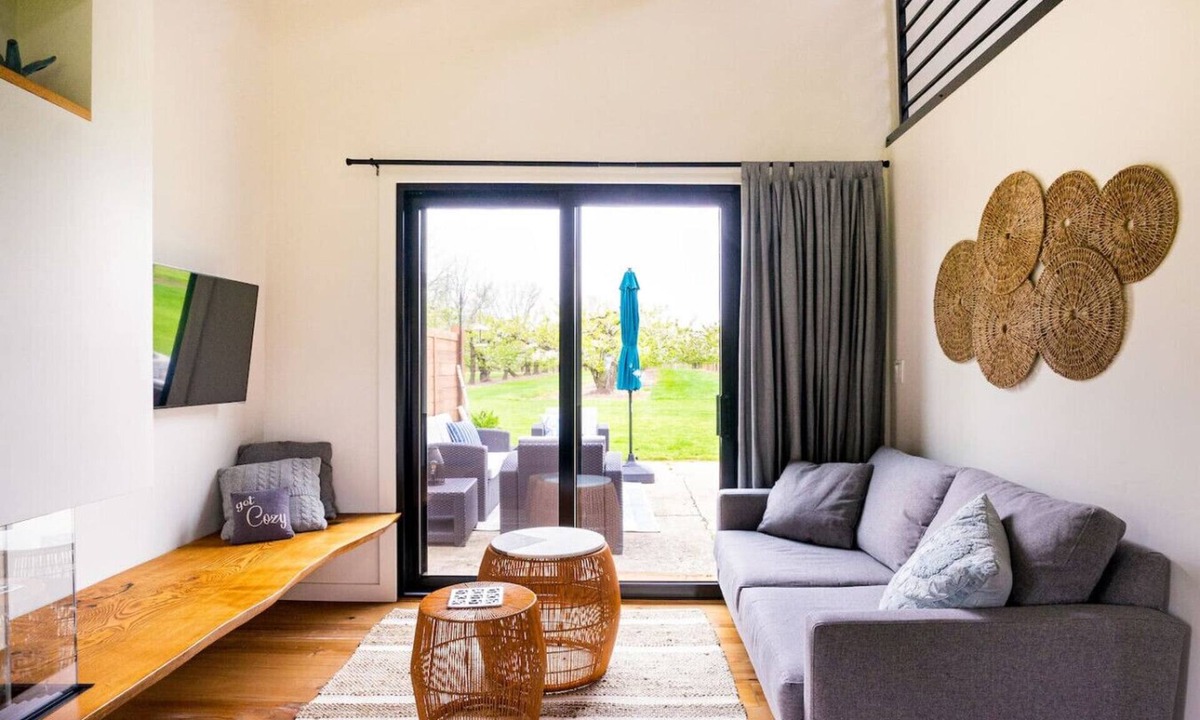 Lincoln Apartment | Inn The Orchard, Modern Cottage, private Hot Tub
