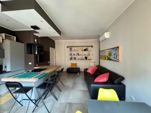 Zona Zara Apartment | Isola North 52