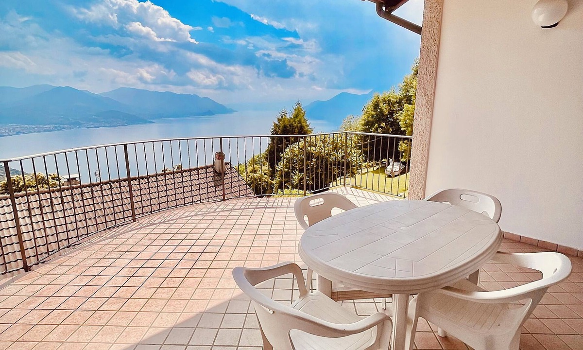 Campagnano di Roma House | Cà Sulà, large detached house with garden and beautiful lake view