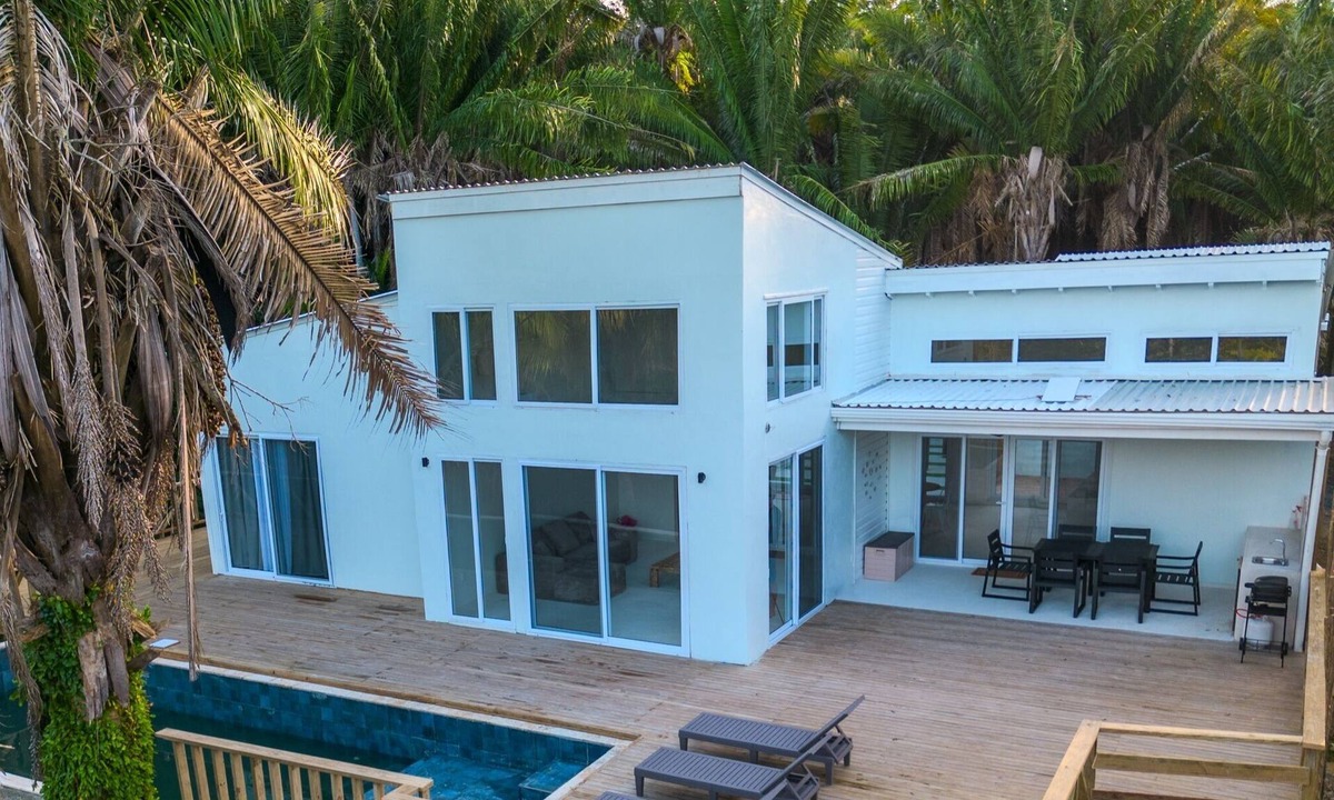 Palmetto Bay Villa | Juno Beach Villa: Rustic Luxury meets barefoot charm.