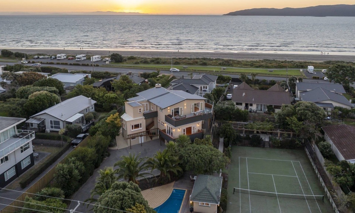 Paraparaumu Beach Cottage | Kapiti Getaway - Paraparaumu Beach Rental