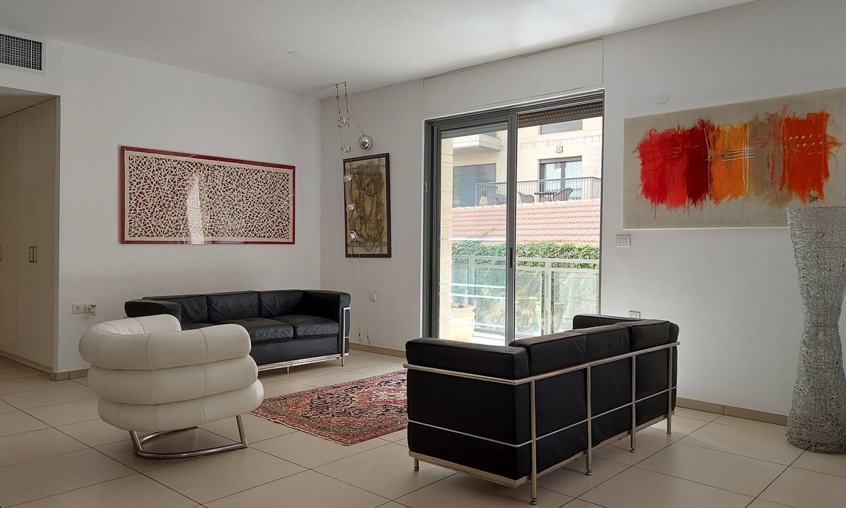Jerusalem City Centre Apartment | Kosher Spacious 4BR Property in City Center