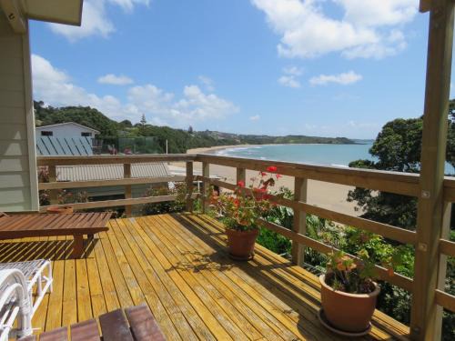 Coopers Beach House | Kotare Kottage - Beachfront Escape