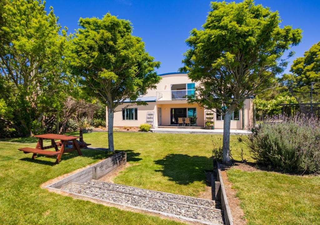 Patons Rock House | La Casa Al Mare - Golden Bay Beach House