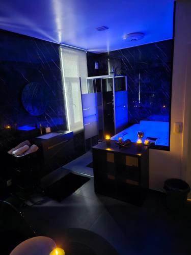 Jemeppe-sur-Meuse Apartment | La Suite Gold Wellness Jacuzzi & Sauna