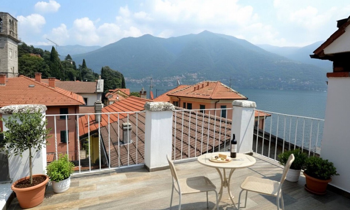 Carate Urio House | LaCasetta Como Lakeview Terrace renovated apt.