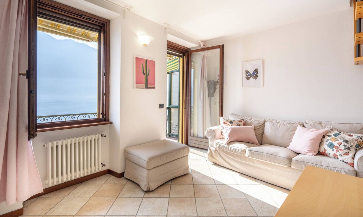 Colonno Apartment | Lake Como Waterfront Balcony | SottoRiva 12