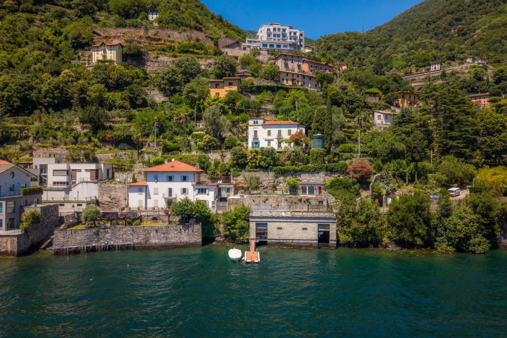 Carate Urio House | Lake Front Villa Giulia! Hot Tub, Lake access, gym