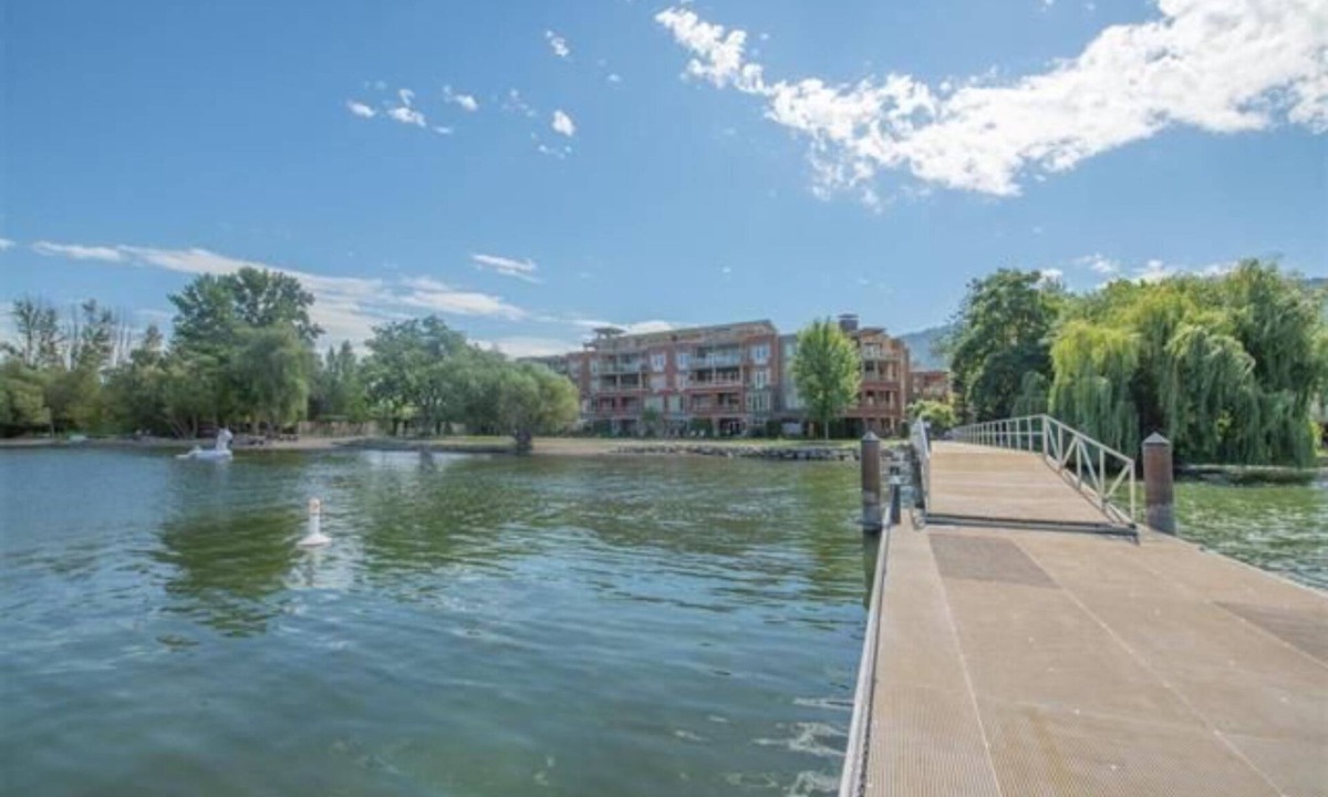 Vernon Condo | Lake Okanagan waterfront Condo. Large dock with pool and hot tub Reg #H015247536