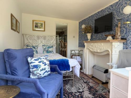 West Hendon House | Lakeside Haven