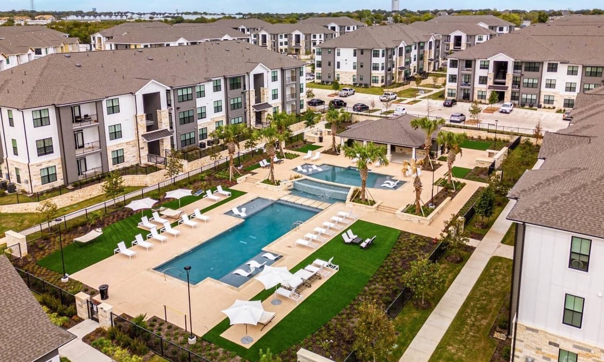 Pflugerville Apartment | Landing | Stunning 1BD, Clubhouse, Game Room