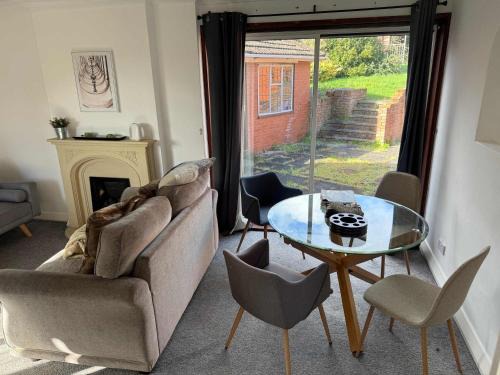 Greenswood House | Large 4 Bed with Parking