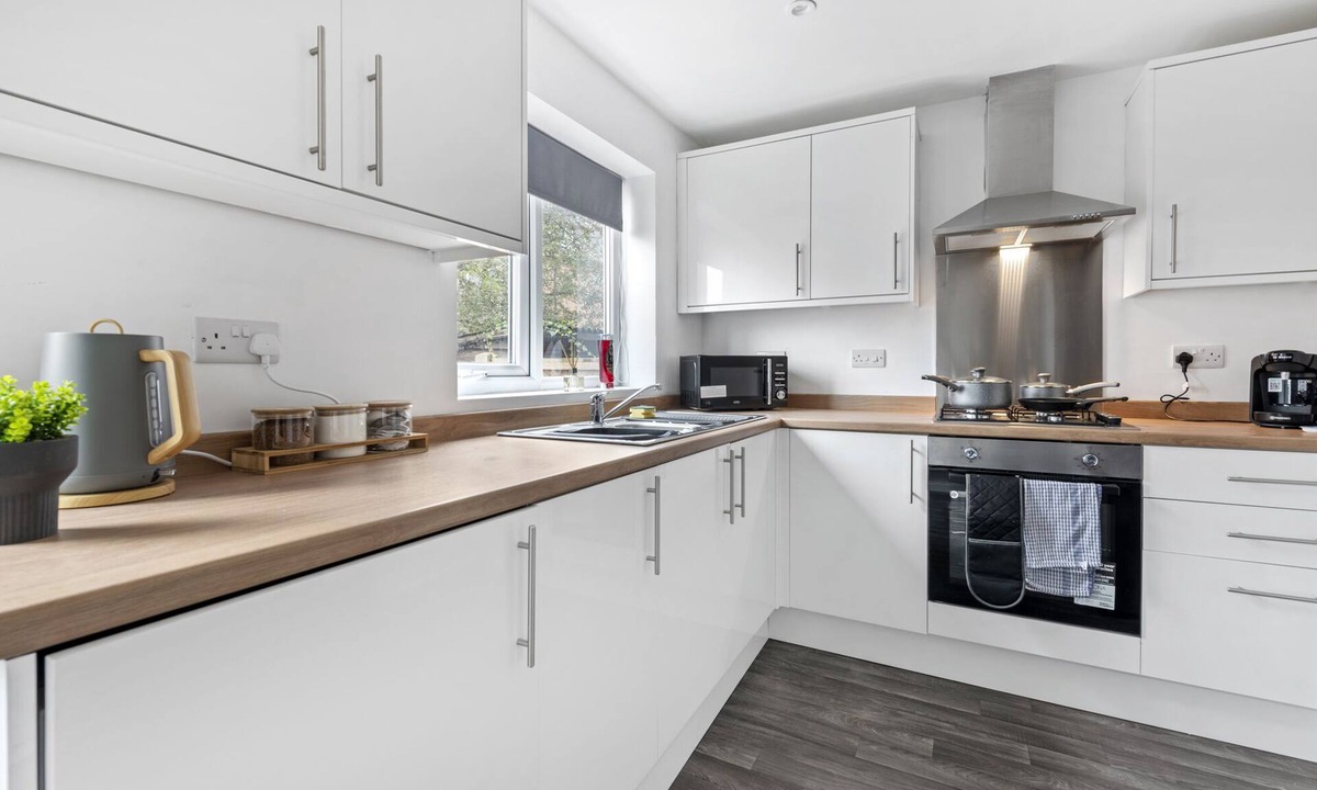 Nottingham House | Large House | Close to City Centre | 20% Discount